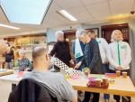 3. De grote taart werd aangesneden